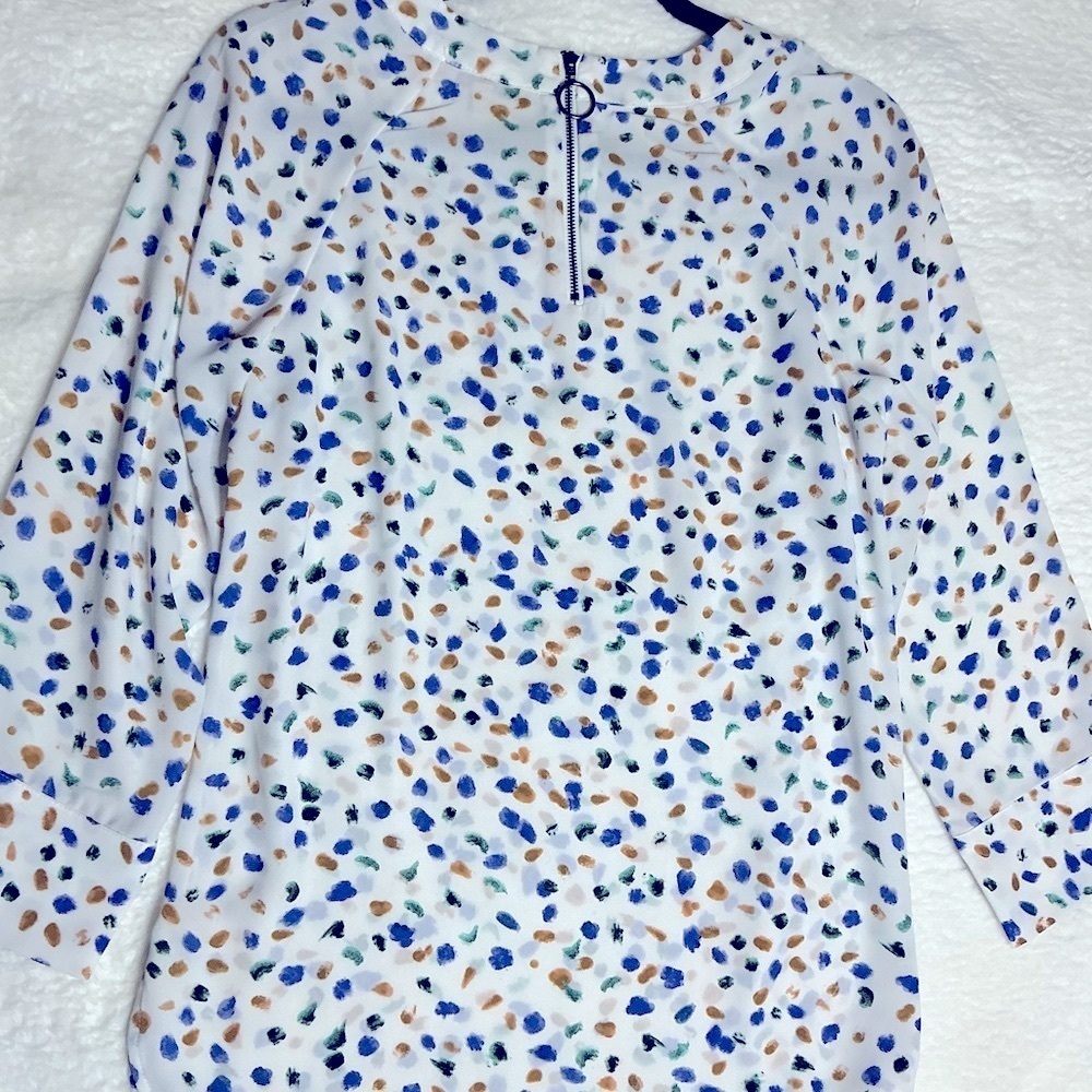 Serrín White and Blue Fitted Blouse with 3/4 Sleeves and Bib Collar - Picture 12 of 15